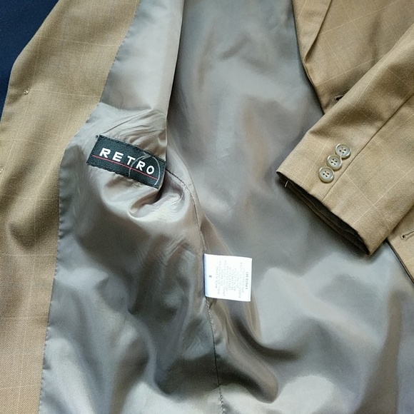  Boys tan two piece suit - Picture 3 of 6